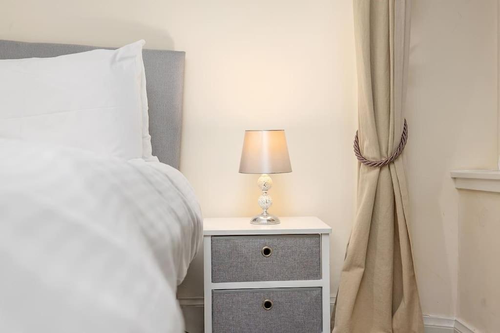 Two Bedroom Apartment-Central Edinburgh-Old Town-Licensed Ngoại thất bức ảnh